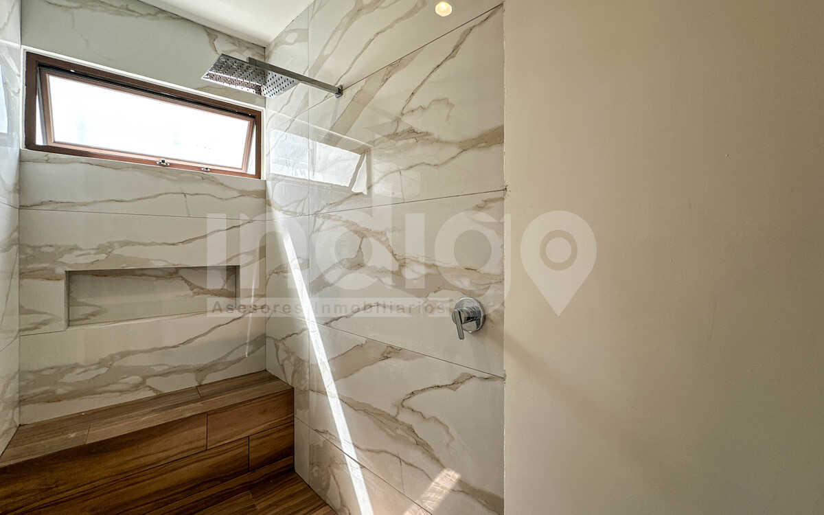 28 de 50: Baño Recámara Principal