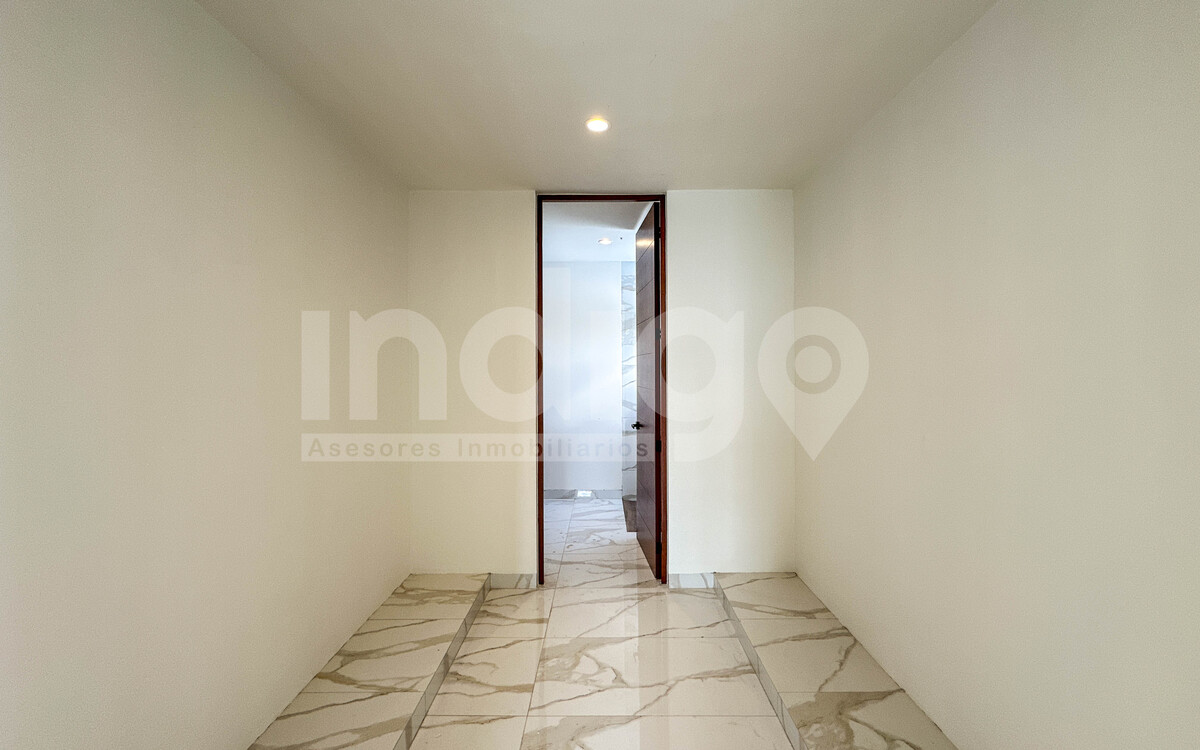 35 de 50: Vestidor Recámara Secundaria 2 en Planta Alta