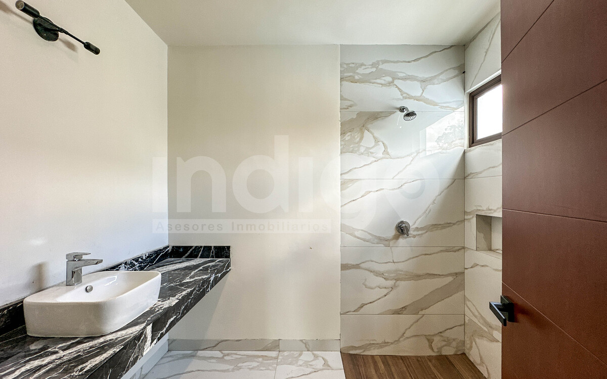 36 de 50: Baño Recámara Secundaria 2 en Planta Alta