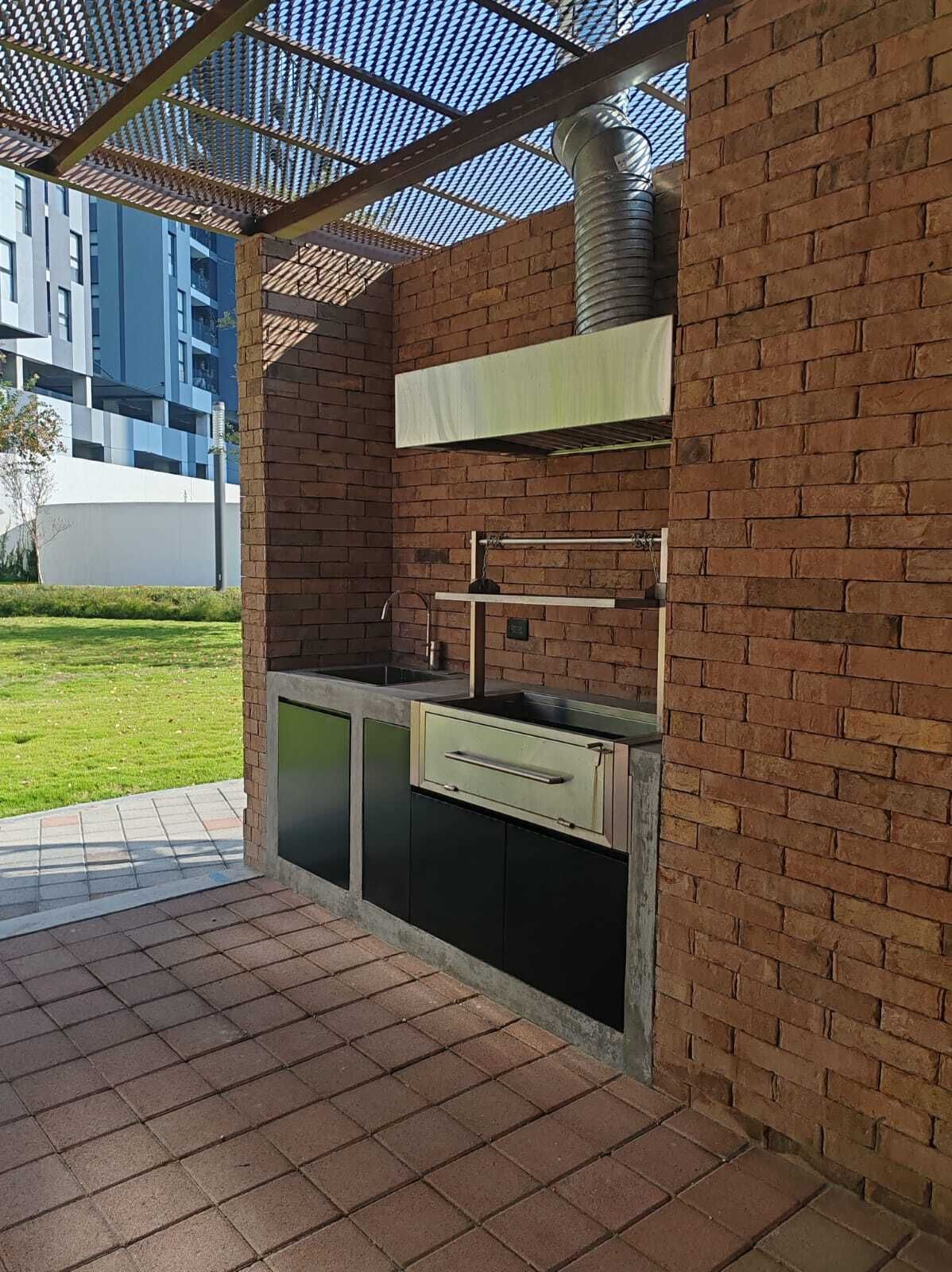 24 de 28: Area Asadores