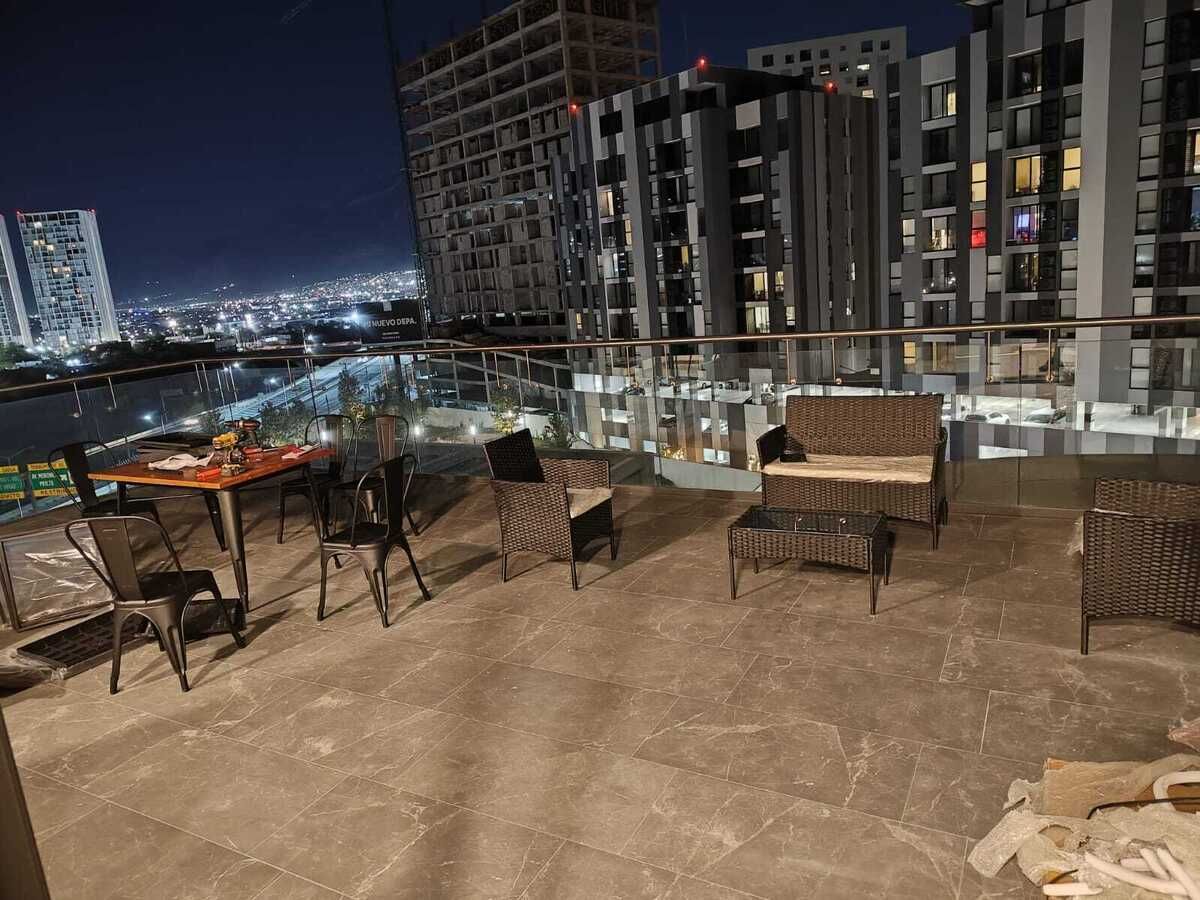 5 de 28: Muebles de jardin incliudos en terraza del departamento