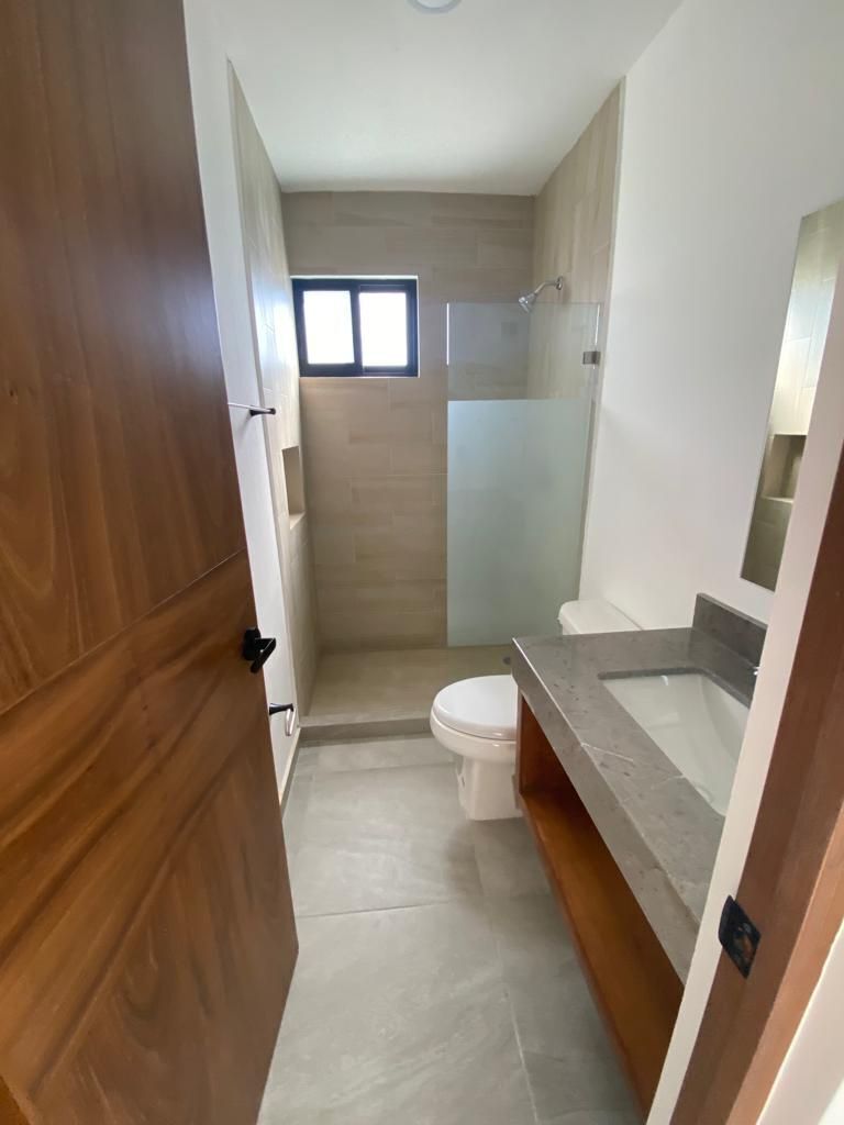 19 de 22: Baño  completo con cancel