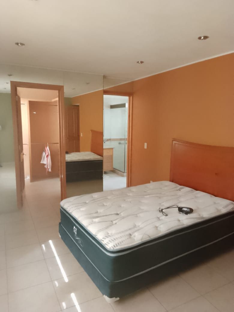 Recamara principal con Baño y vestidor