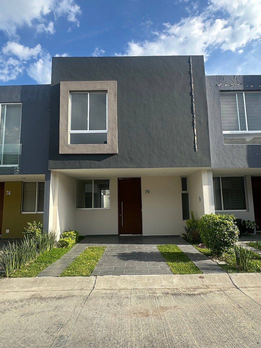 NOVA CASA NA RUA RESIDENCIAL, PERTO DO PONTO SUL, foto 1 de 13
