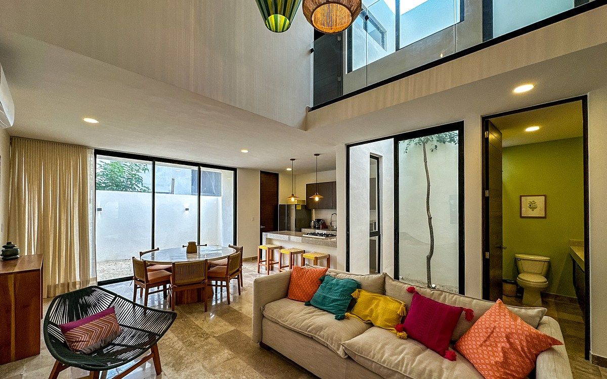 4 de 34: Sala con Techos a Doble Altura