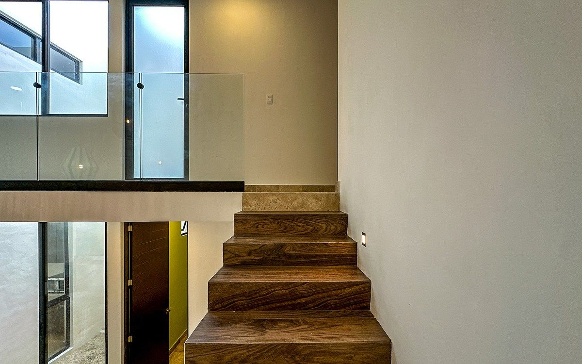 16 de 34: Escalera Planta Alta