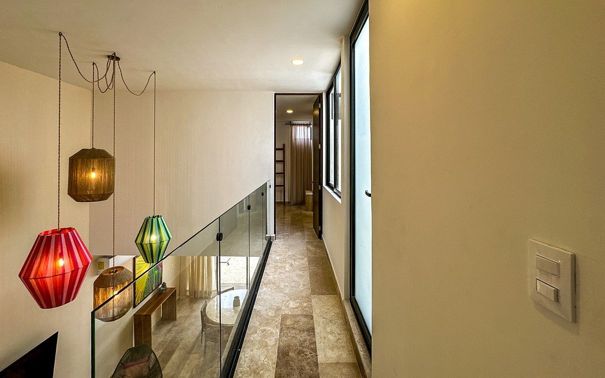 18 de 34: Pasillo Planta Alta