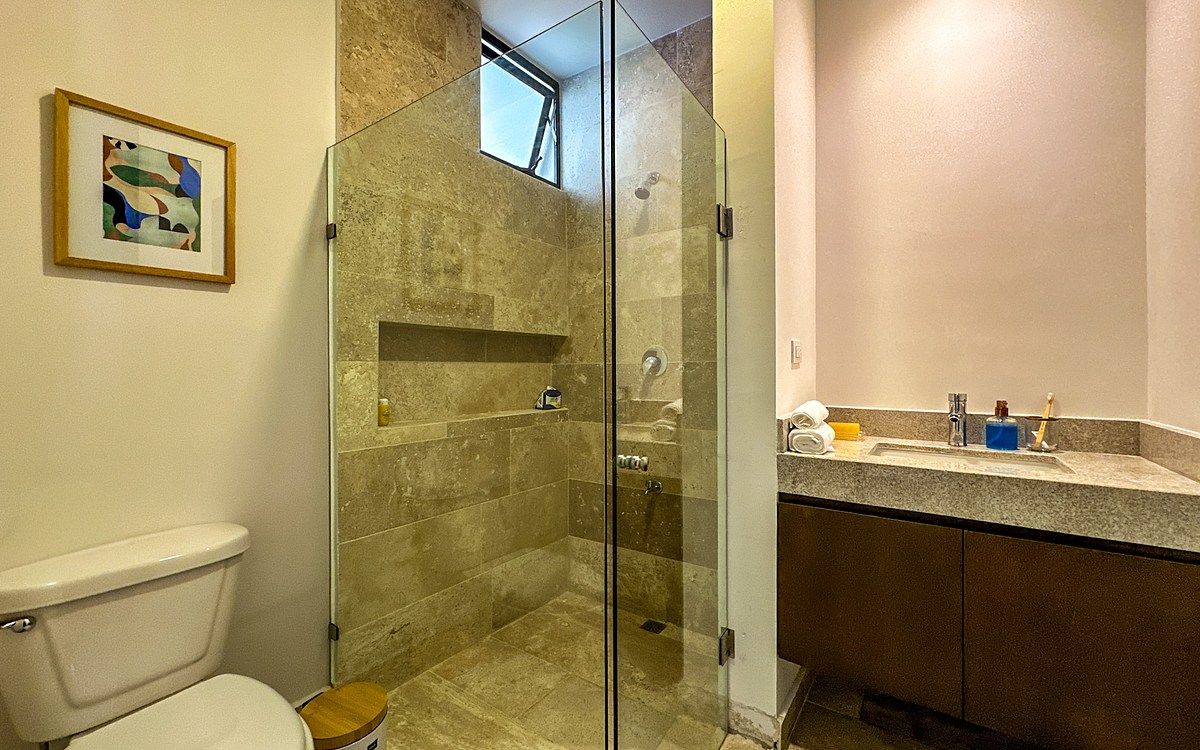 32 de 34: Baño Compartido Recámaras Secundarias