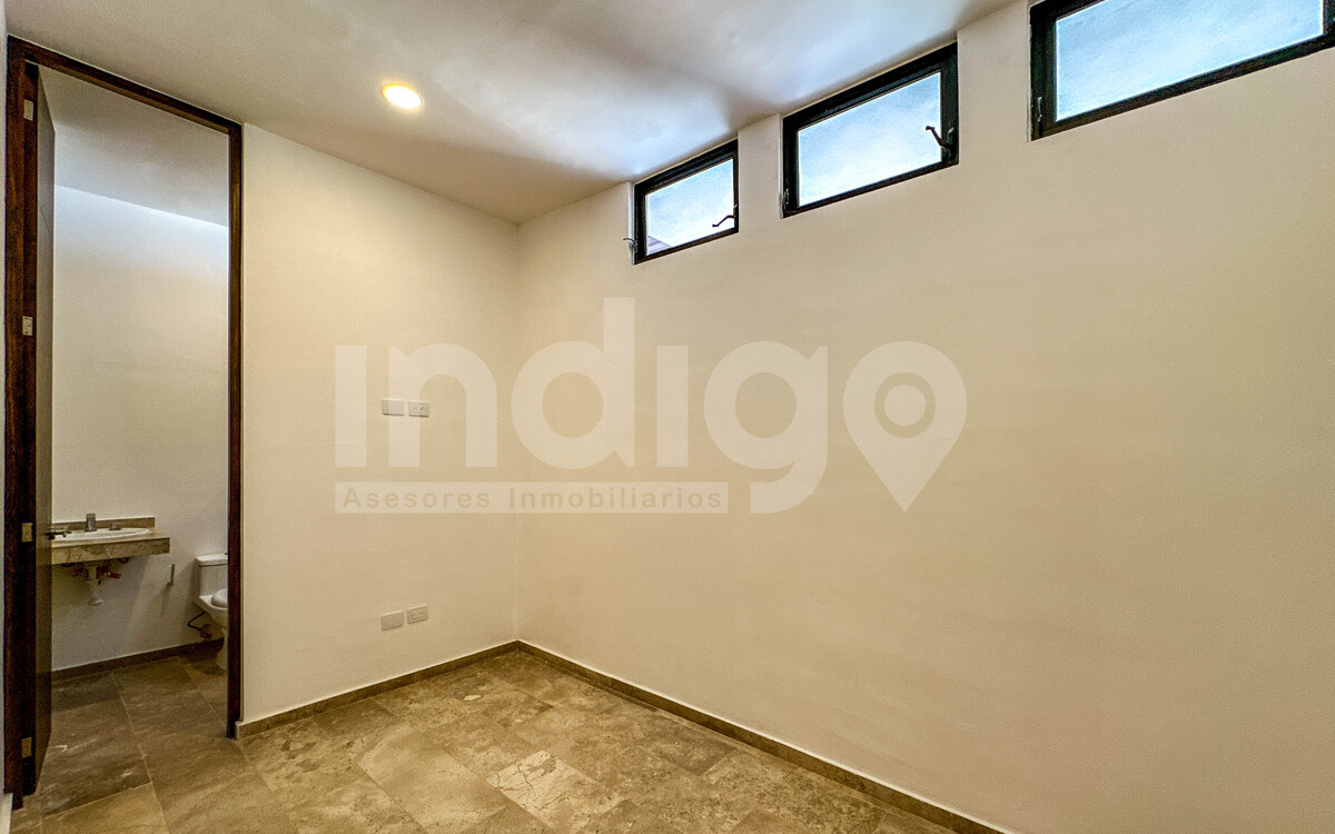 40 de 49: Cuarto de Servicio con Baño