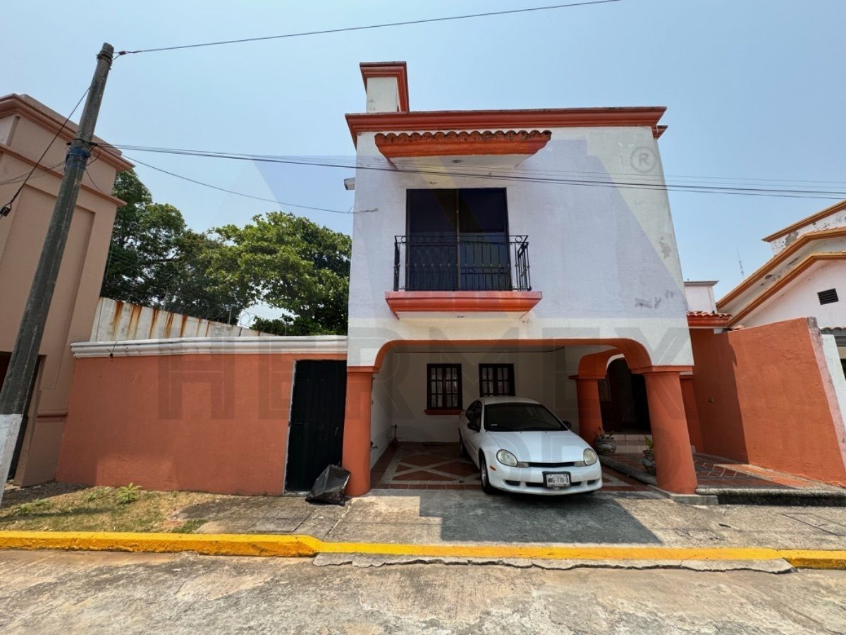 Fachada, foto 1 de 24