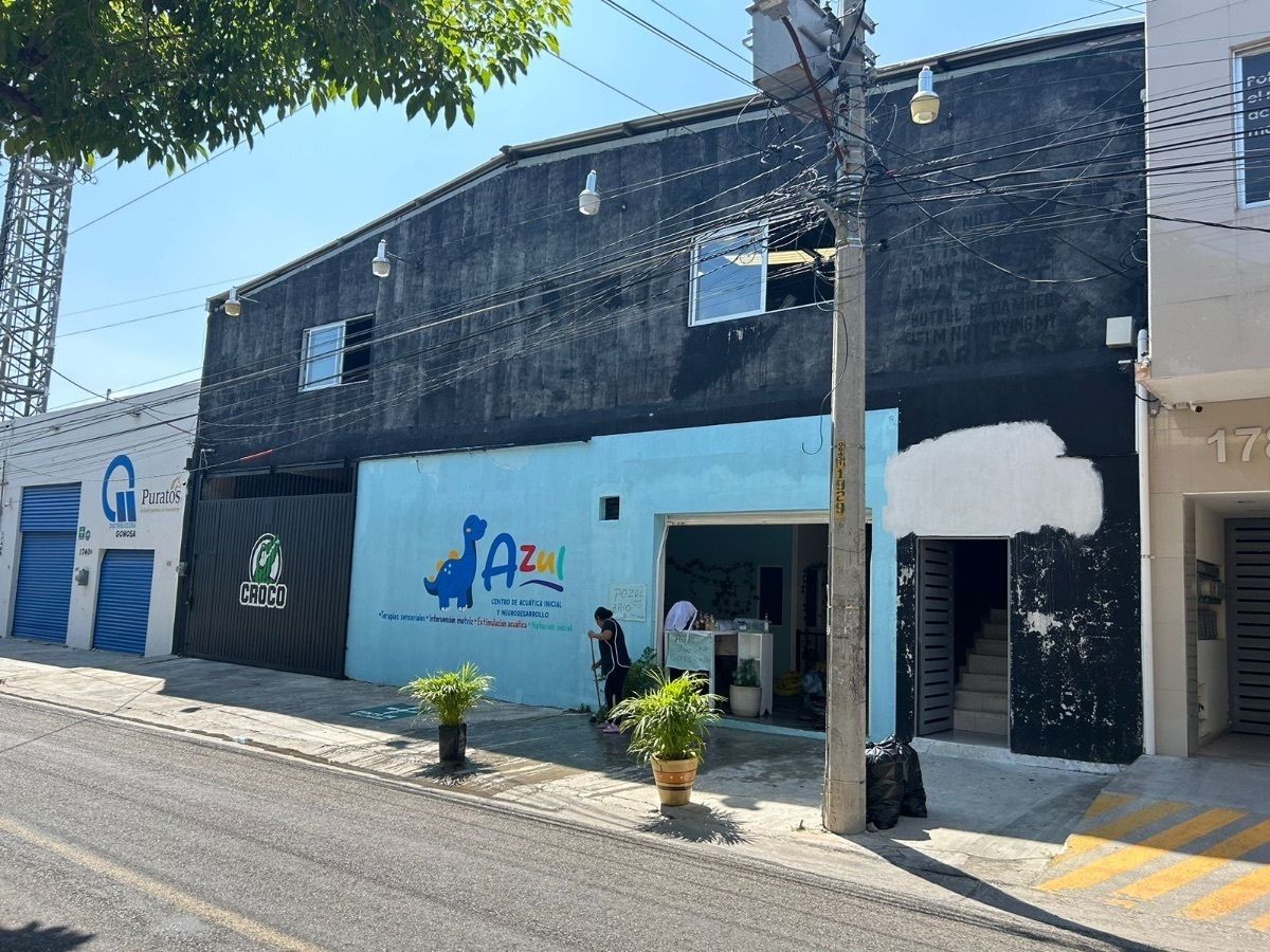 Bodega comercial dividida en 3 locales