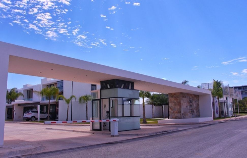 Lujosa Residencia en Temozón norte de Mérida Yucatán, entrega inmediata
