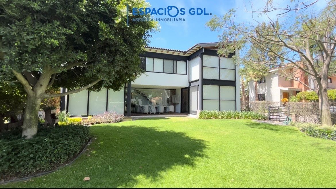 Hermosa Residencia con Buen Proyecto Arquitectónico.