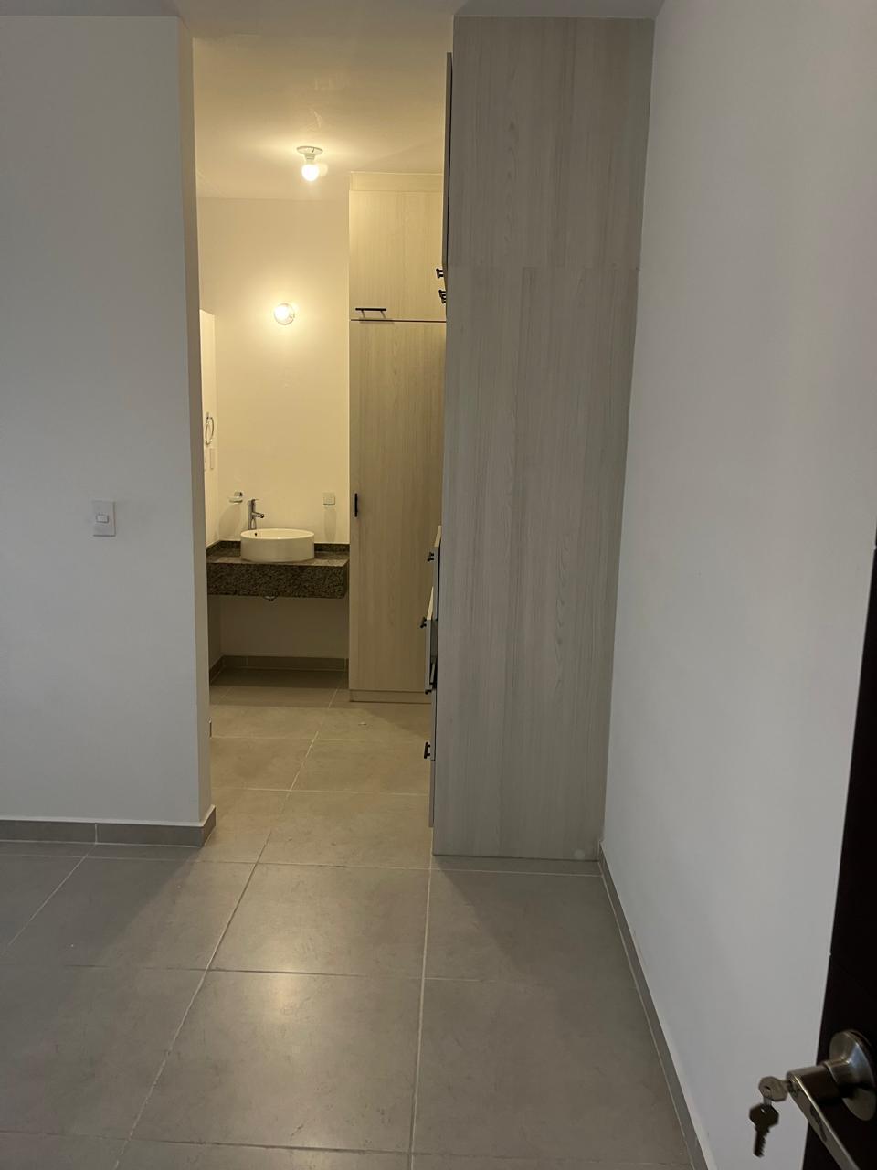 10 de 16: Vestidor/baño recámara principal