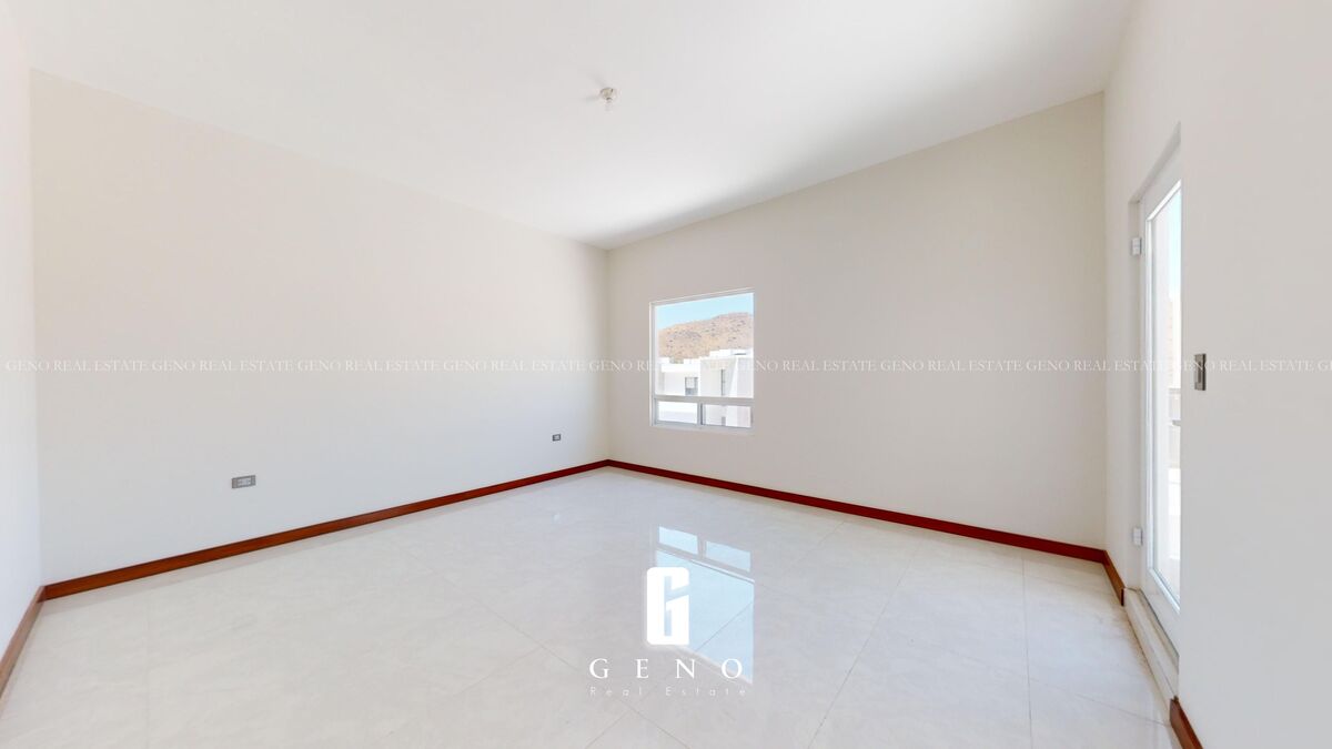 Recámara principal con vestidor, baño completo y terraza