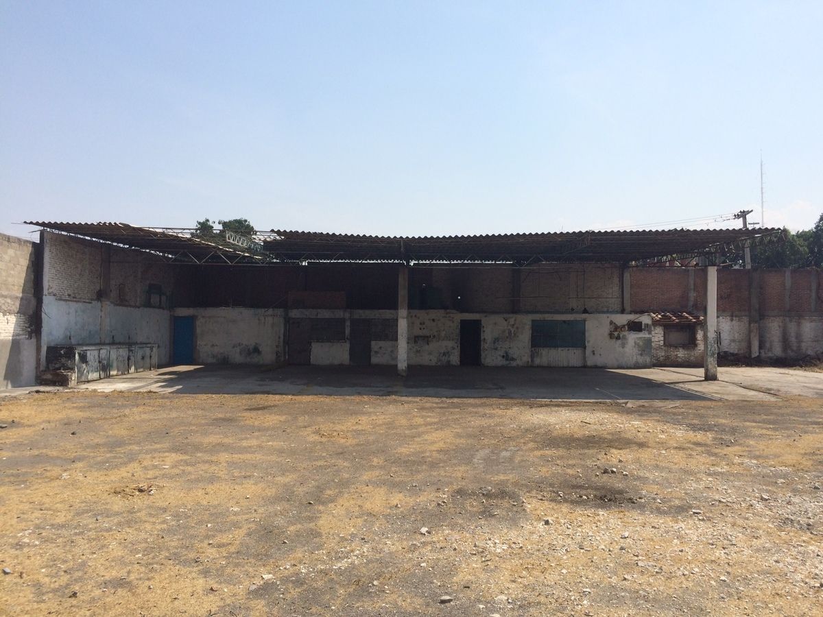8 de 11: Patio de maniobras y taller.