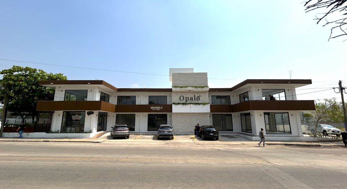 1 de 10: Frente de la Plaza