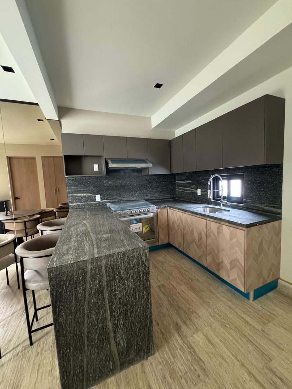 5 of 15: cocina abierta