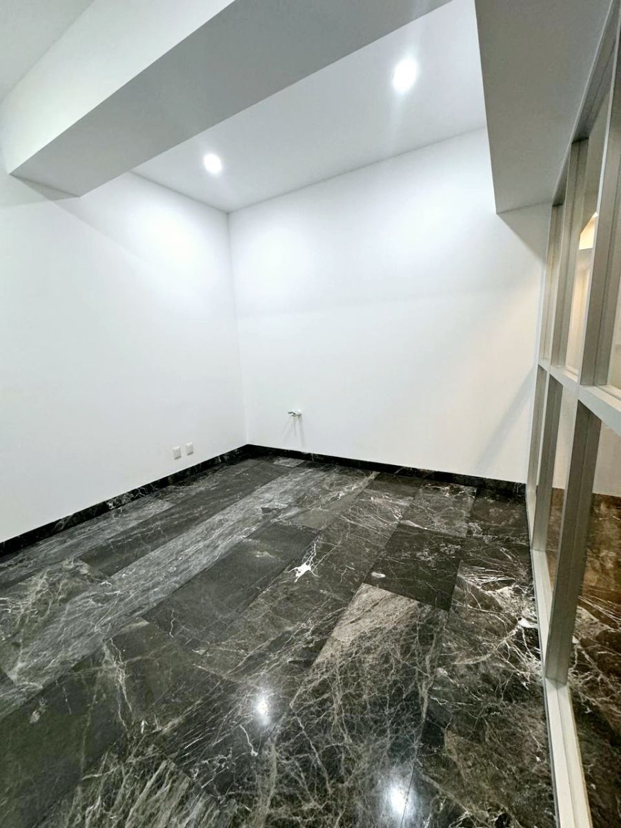3 de 10: Oficina de 12 m2