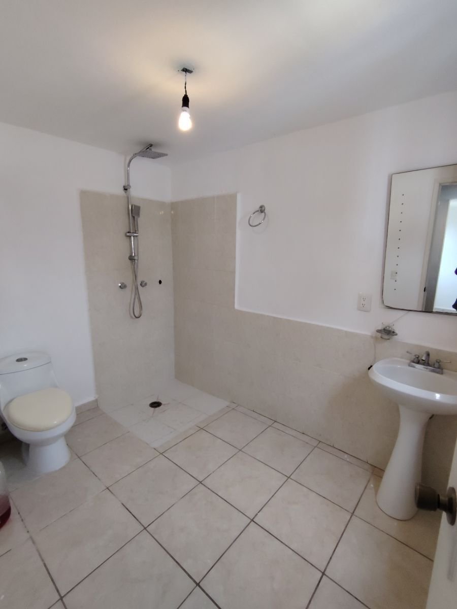 9 de 24: Baño del cuarto principal