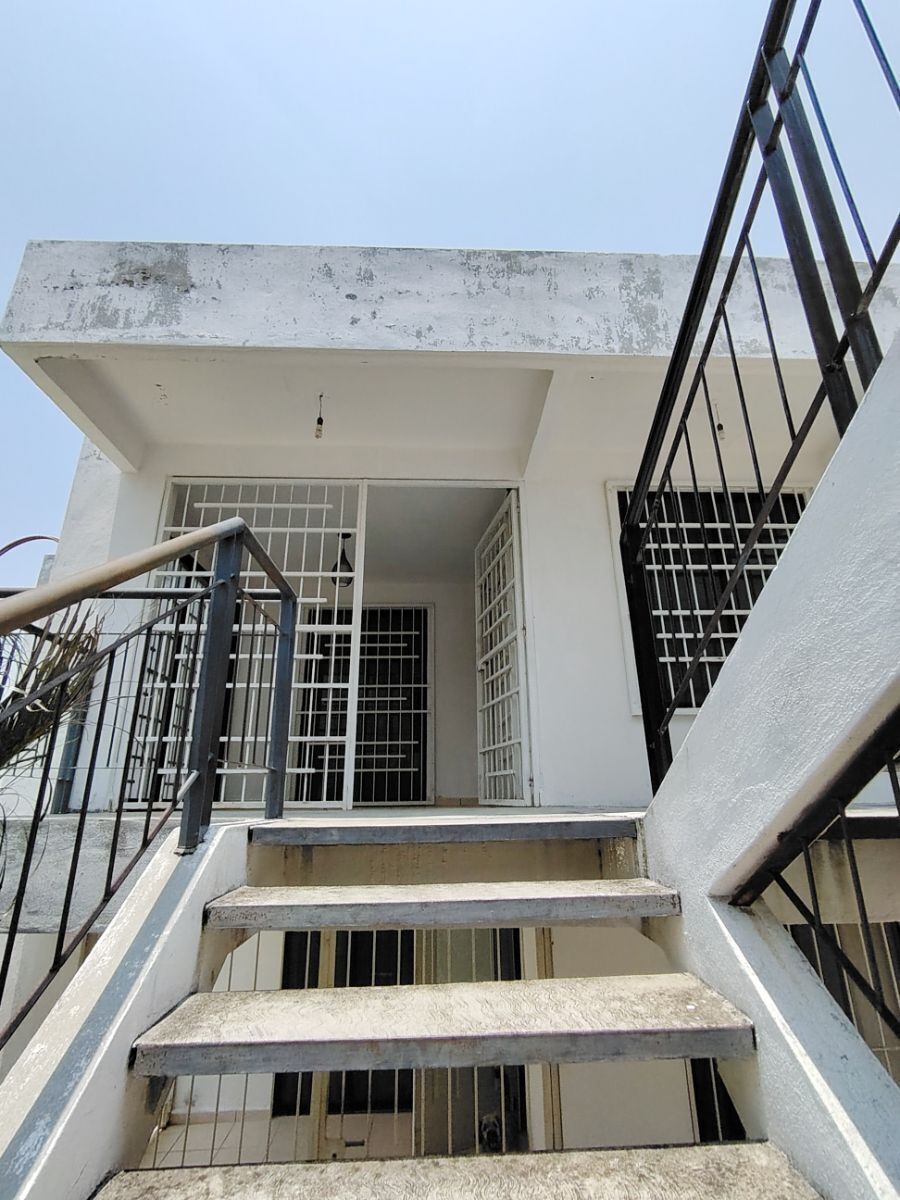 23 de 24: Acceso al departamento