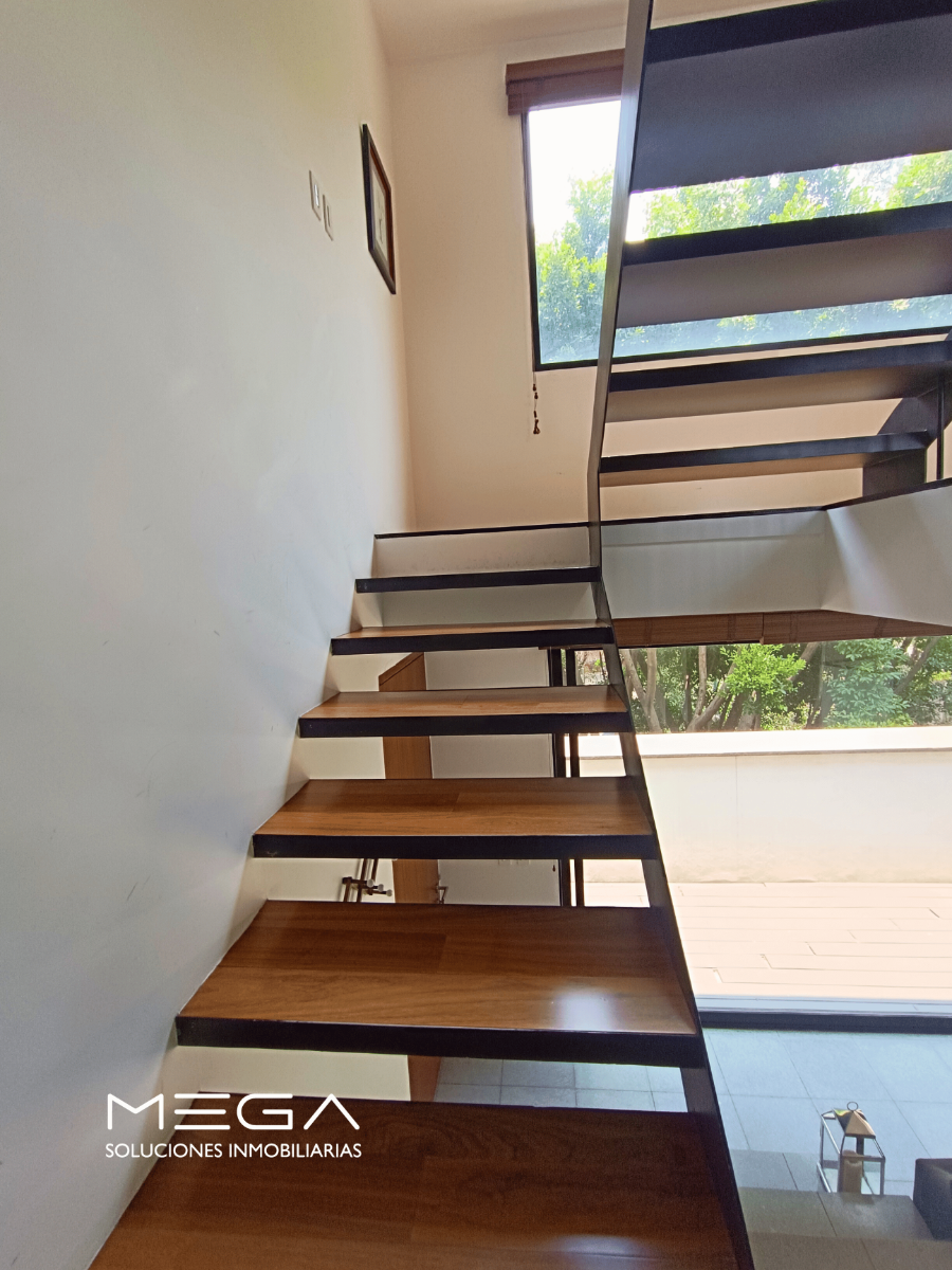 24 de 43: Escaleras