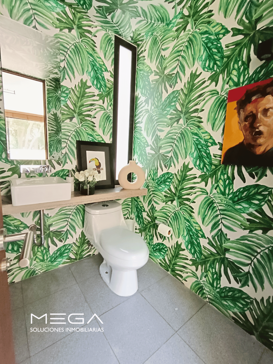 6 de 43: Baño en area sala / comedor