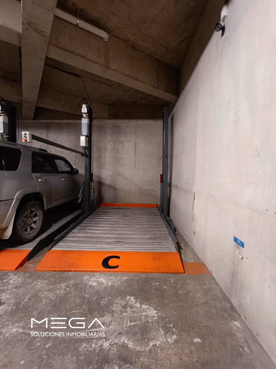 42 de 43: ESTACIONMIENTO