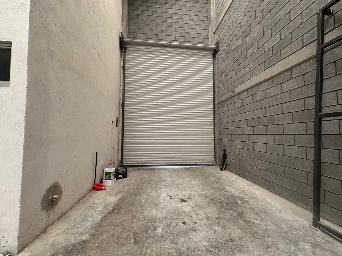 2 de 6: CORTINA Y ACCESO