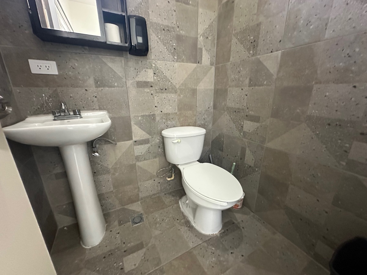 6 de 6: baño oficina