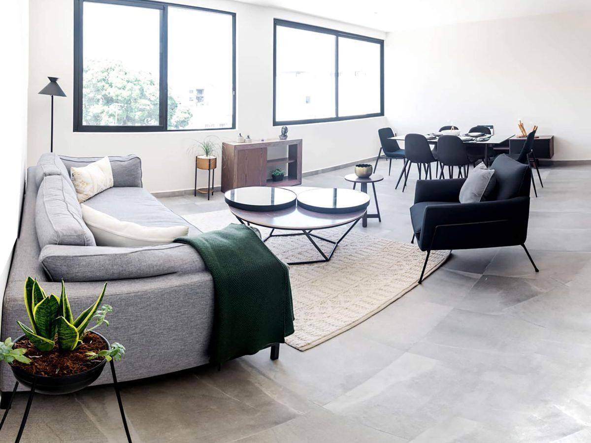 3 de 10: Los pisos en estancia, comedor y cocina son de porcelanato.