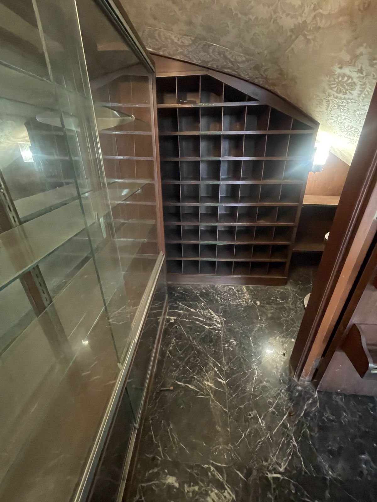 18 de 34: Bar y Cava