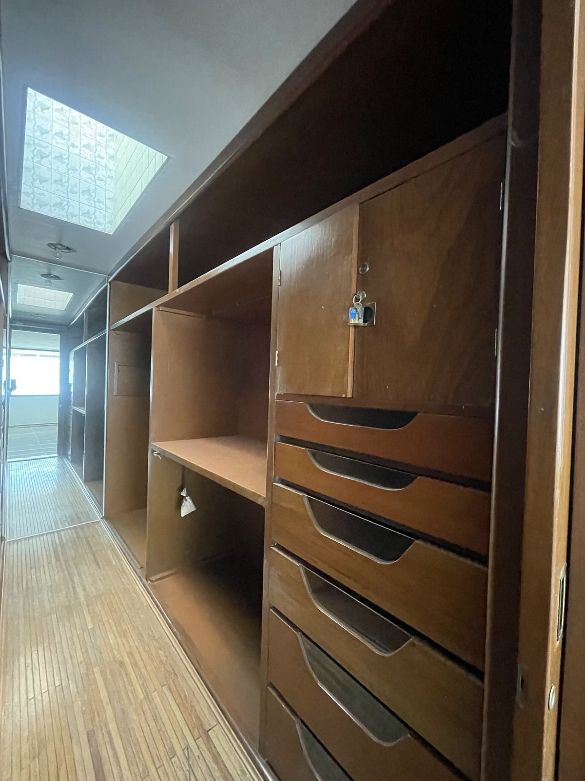 24 de 34: Vestidor Recámara principal