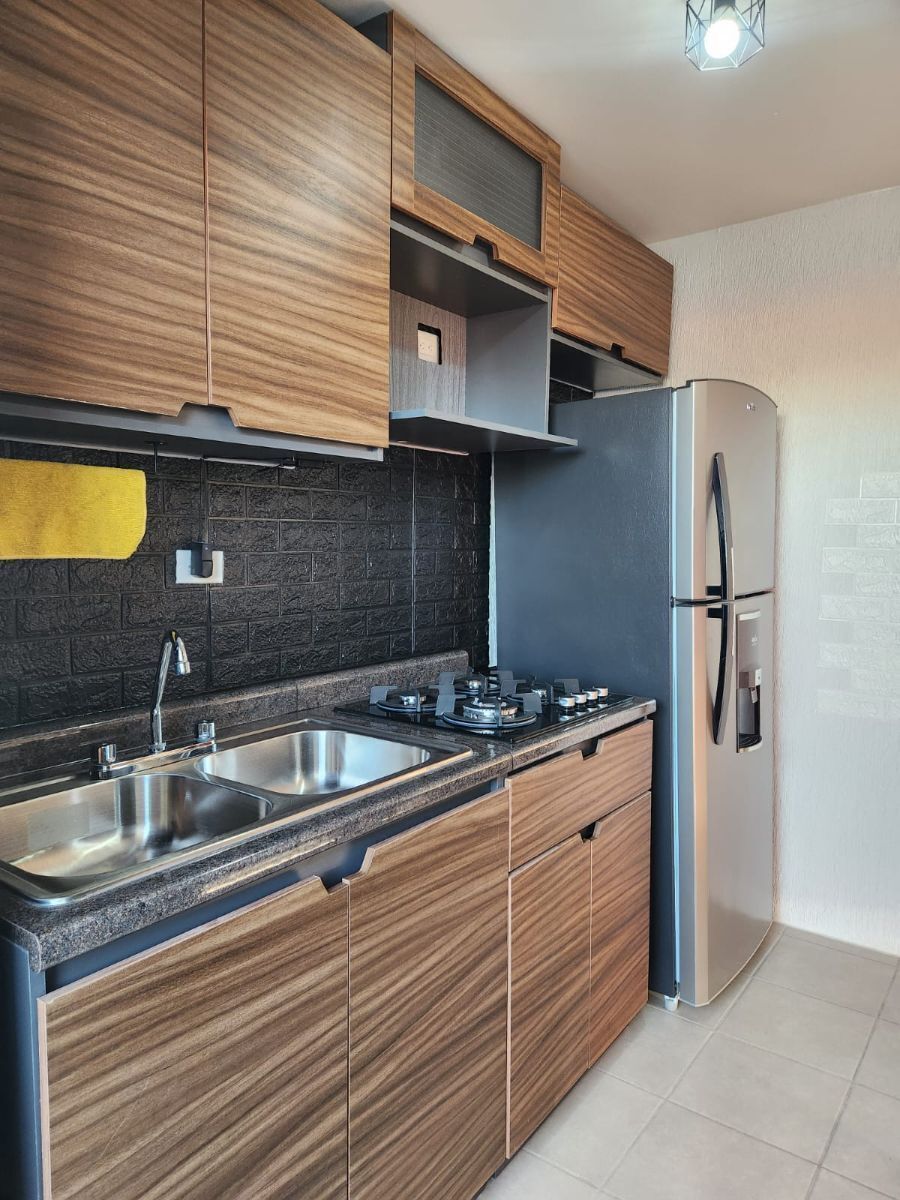 3 de 16: cocina y refrigerador