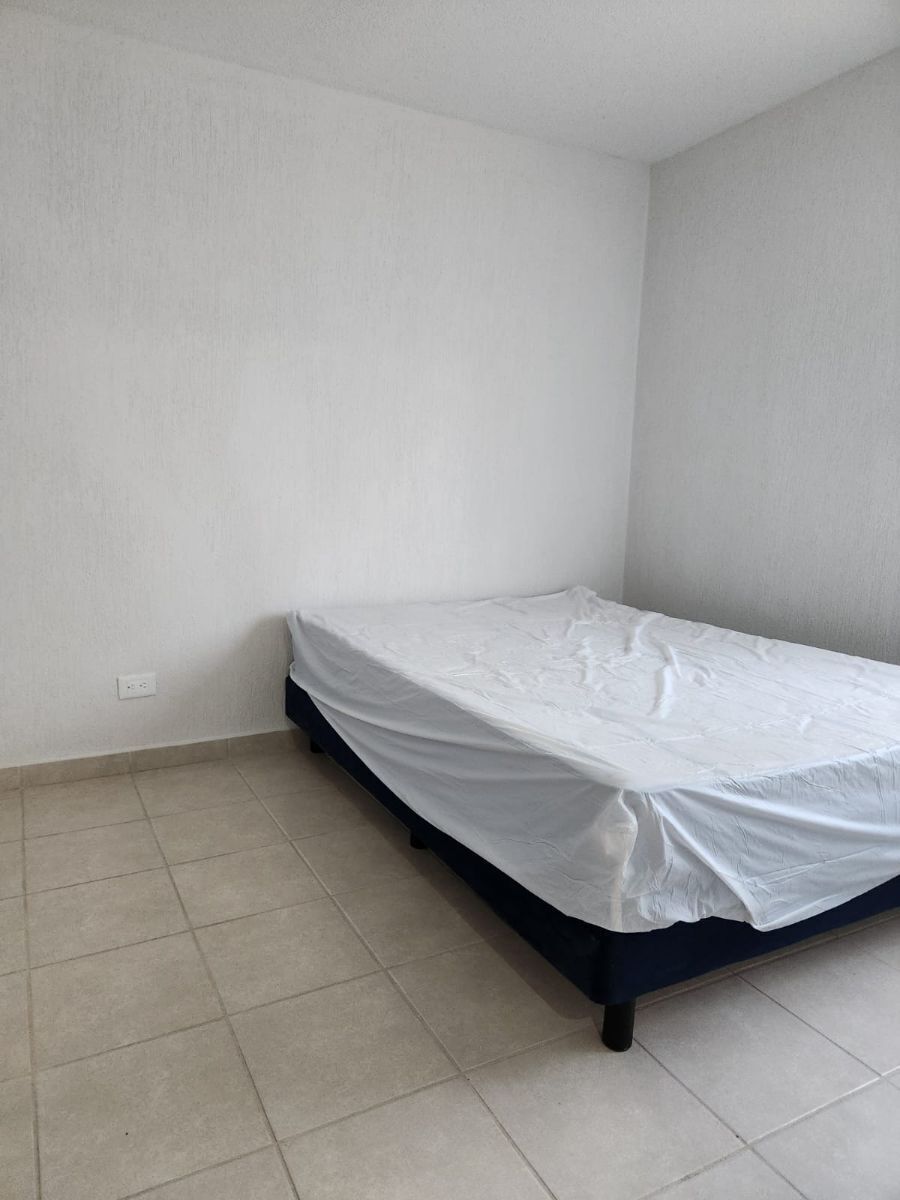 7 de 16: recamara con una cama