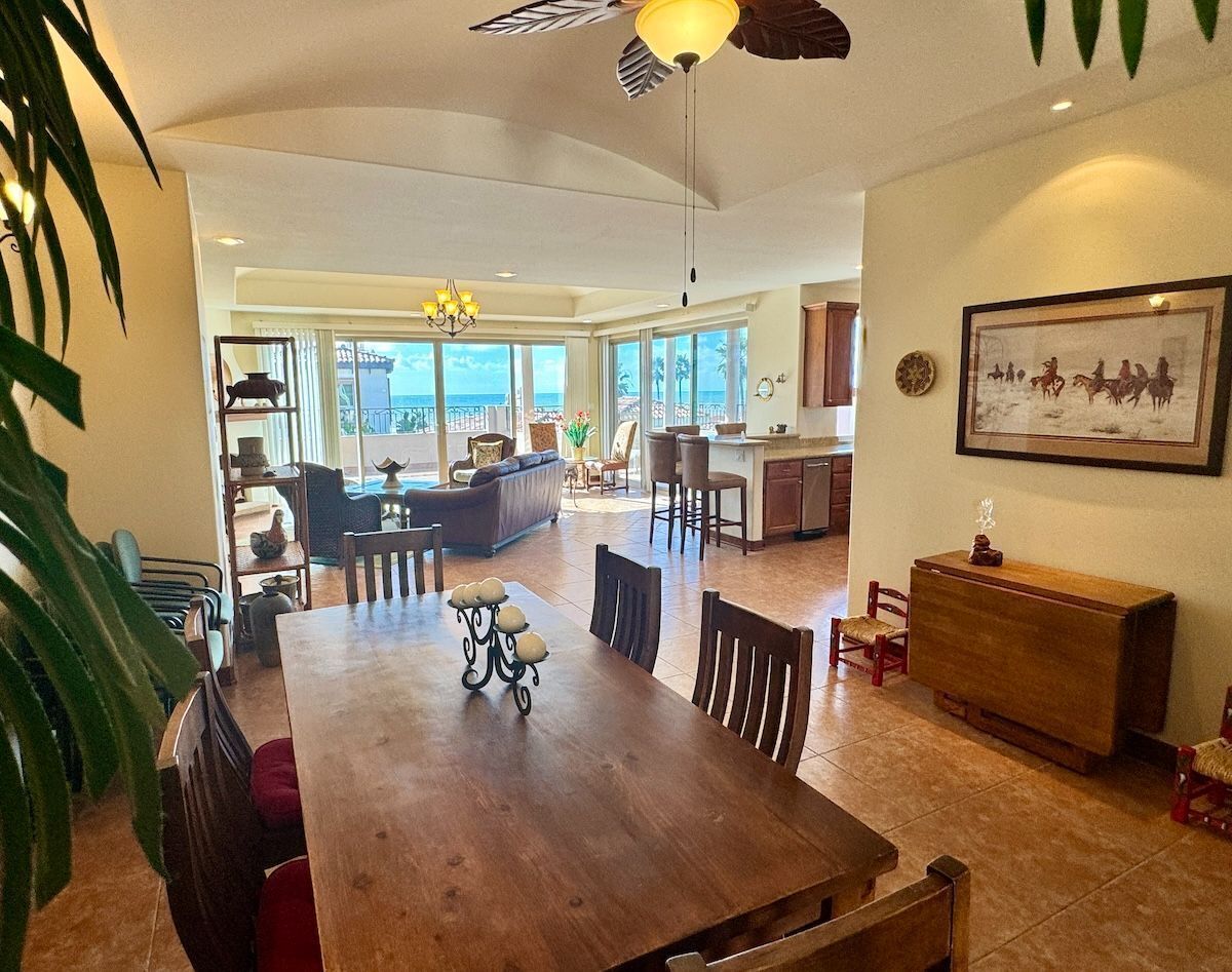 3 de 11: Las Ventanas Casa 6 - Dining room to living and kitchen