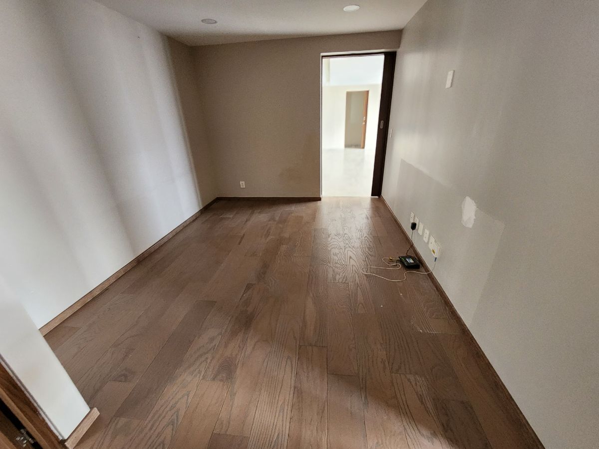 9 of 23: Cuarto de TV