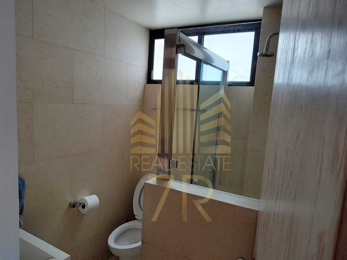 14 de 18: Baño secundario