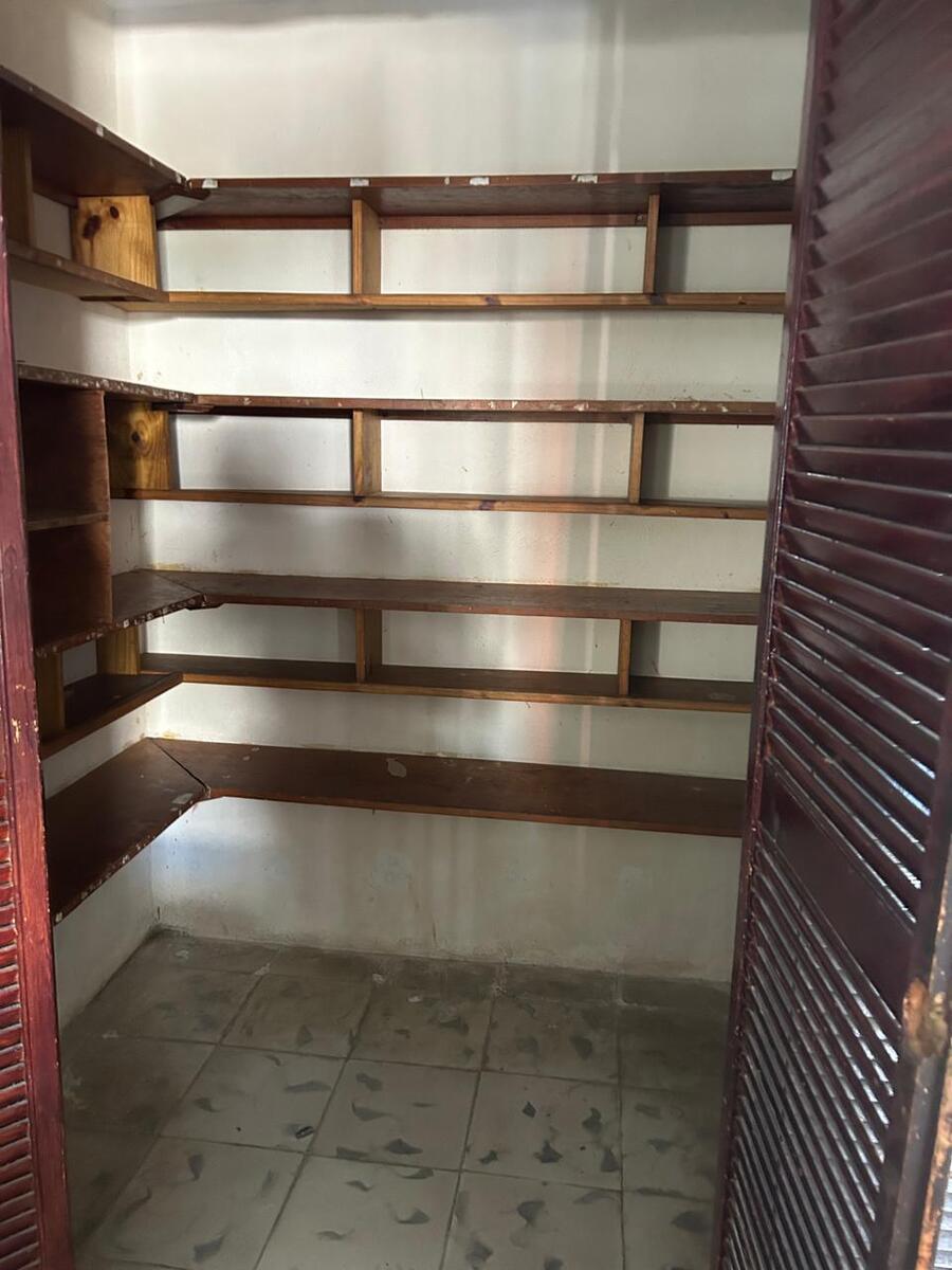 21 of 29: clóset de la recepción