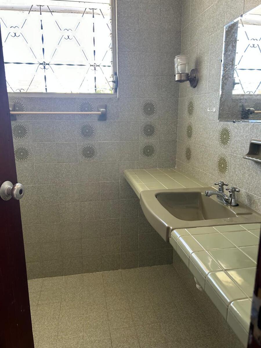 18 de 32: baño que comparten dos recámaras