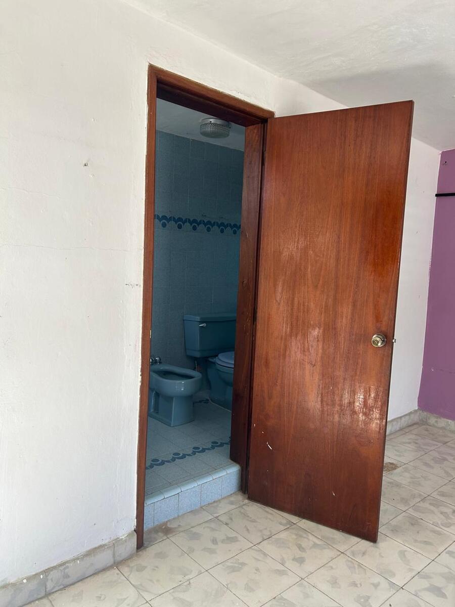 28 of 29: baño de la recámara principal