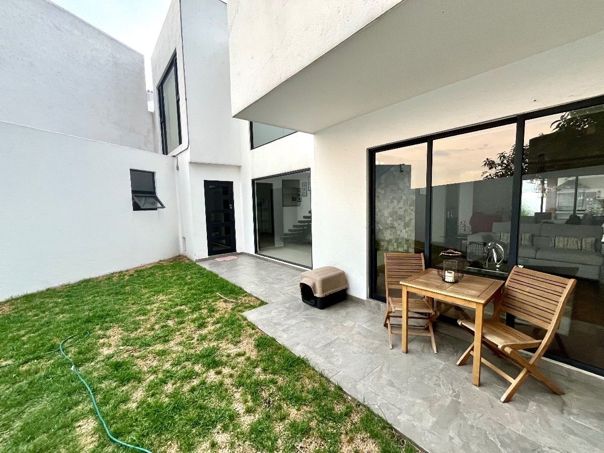 14 de 27: Jardín trasero