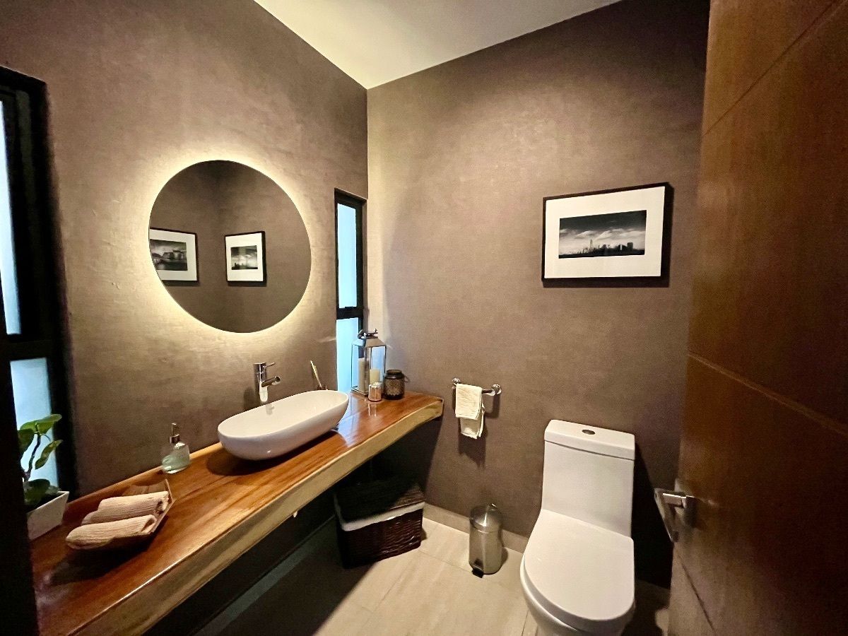 16 de 27: Baño de visitas