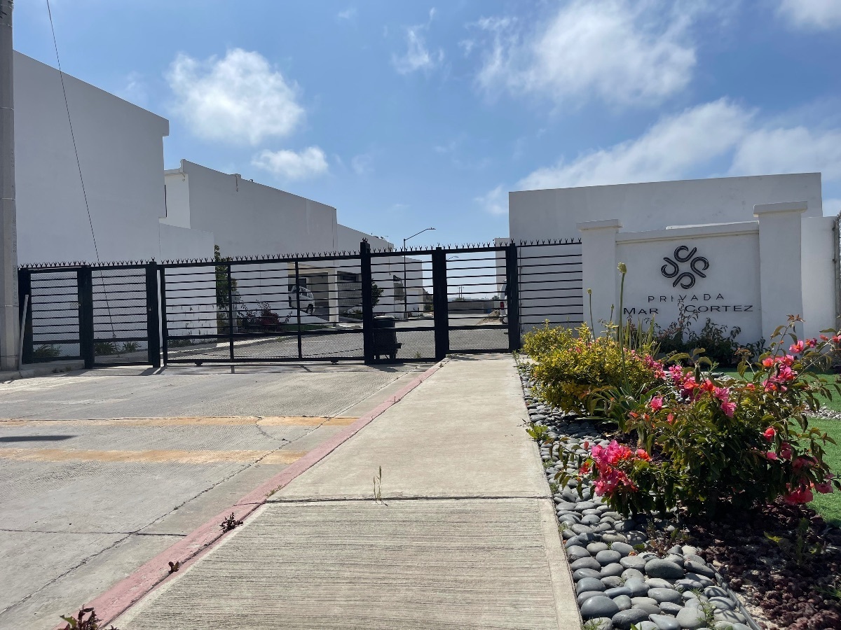 1 de 12: Entrada a la privada