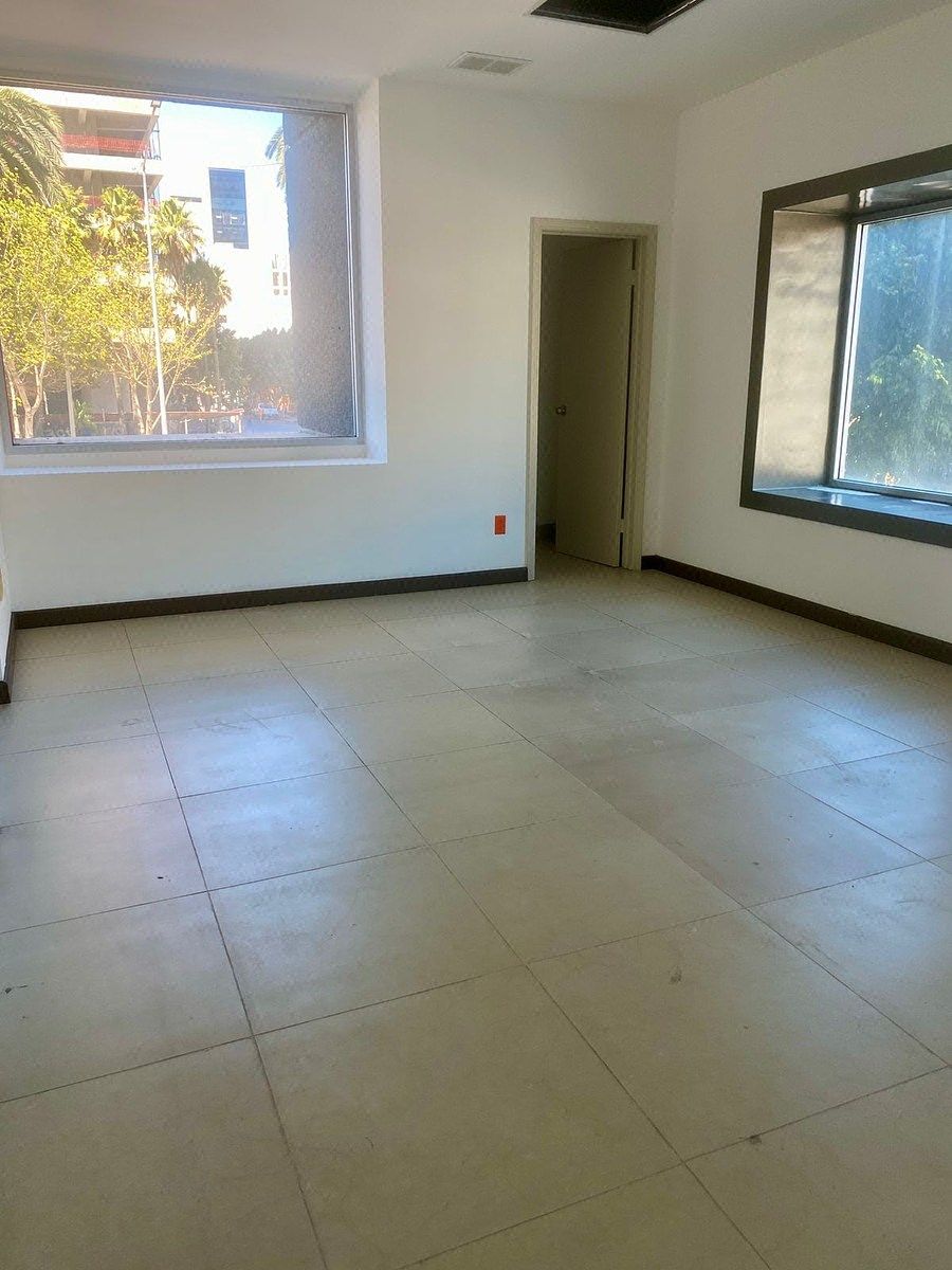 ESCRITÓRIO CORPORATIVO PARA ALUGUEL NO PRIMEIRO ANDAR NA ÁREA DO RIO, foto 1 de 5