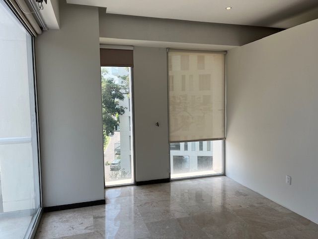 15 de 51: recámara principal con salida al balcón