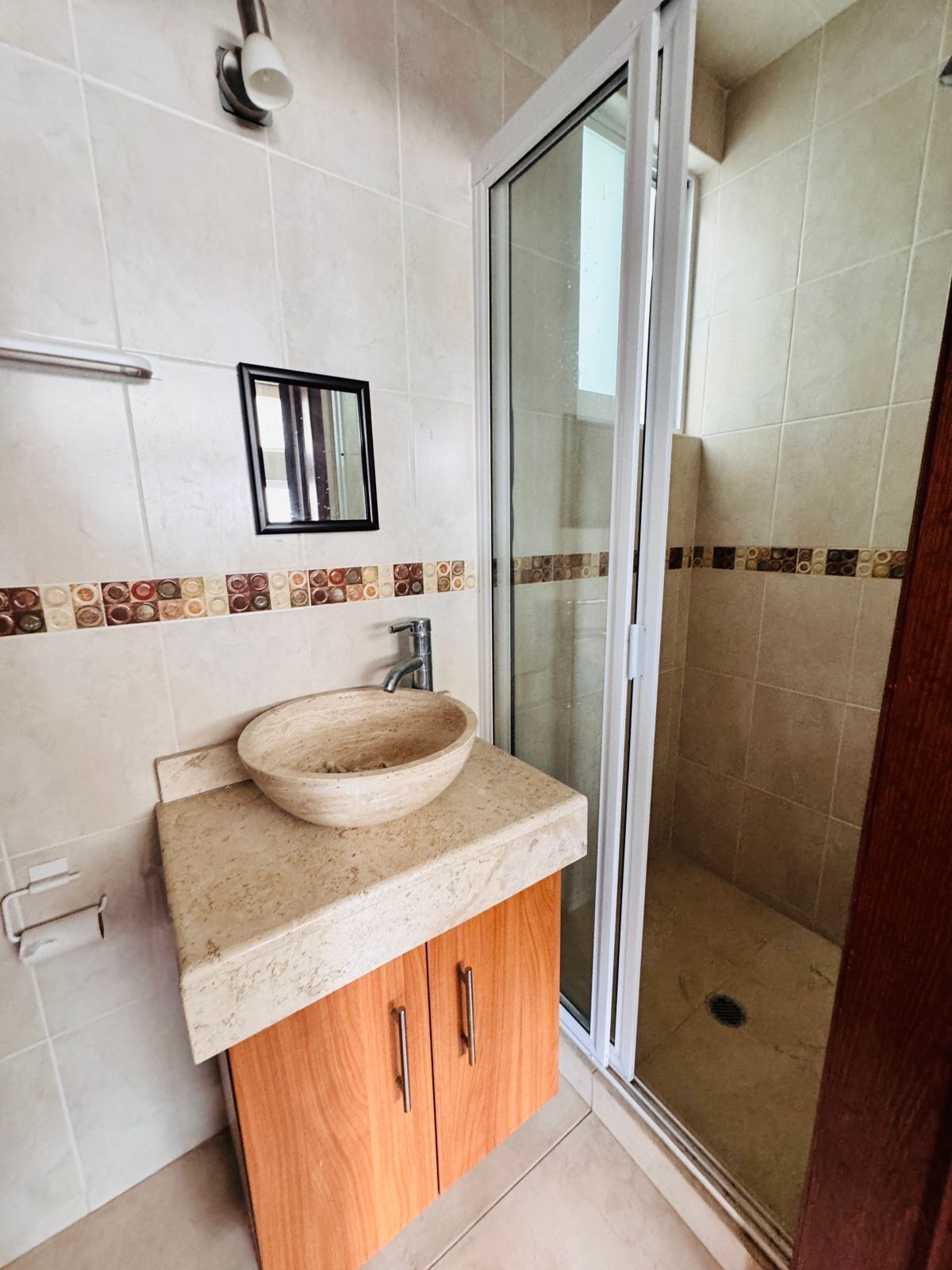 7 of 49: Baño completo