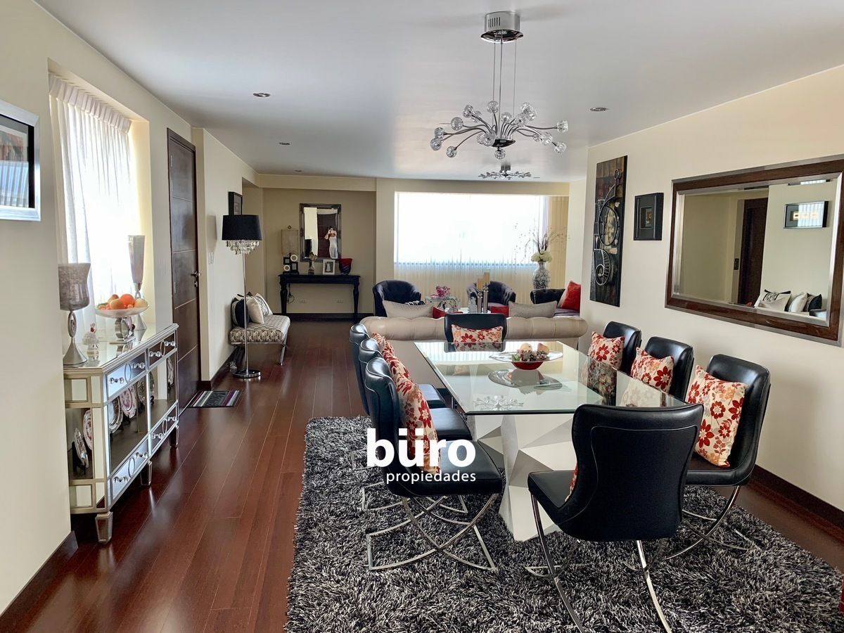 3 de 17: Sala comedor de buen tamaño