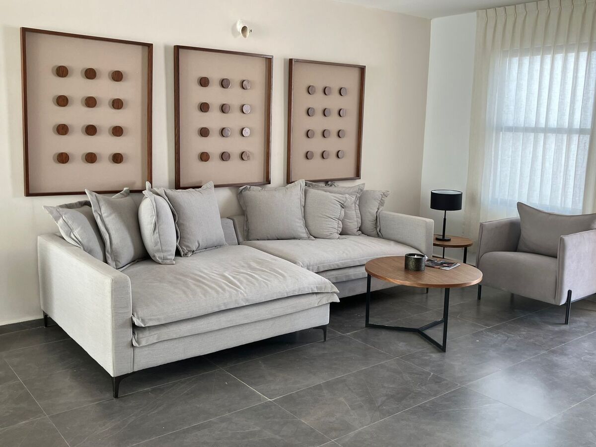 3 of 15: CASA MUESTRA