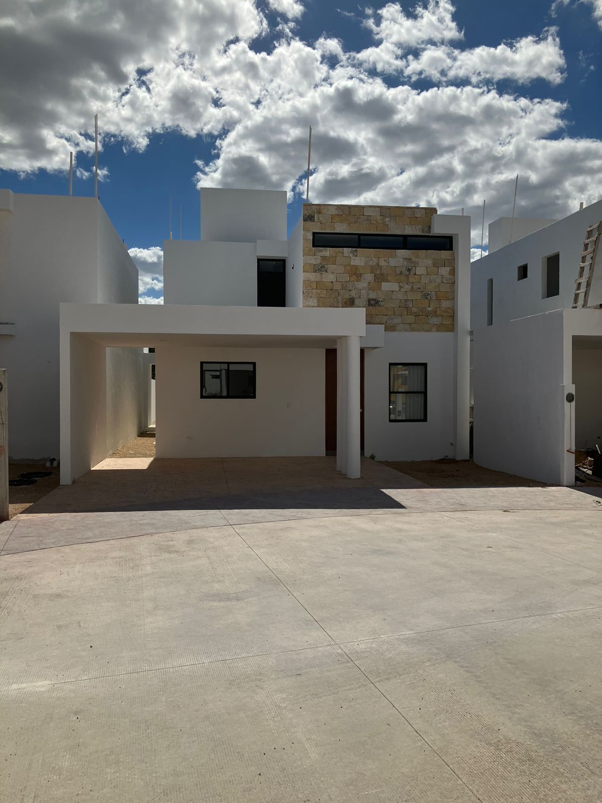 1 of 15: CASA MUESTRA
